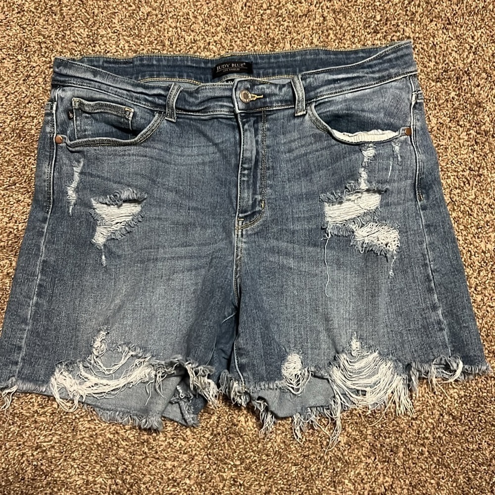 Judy Blue distressed light wash shorts - Picture 3 of 4